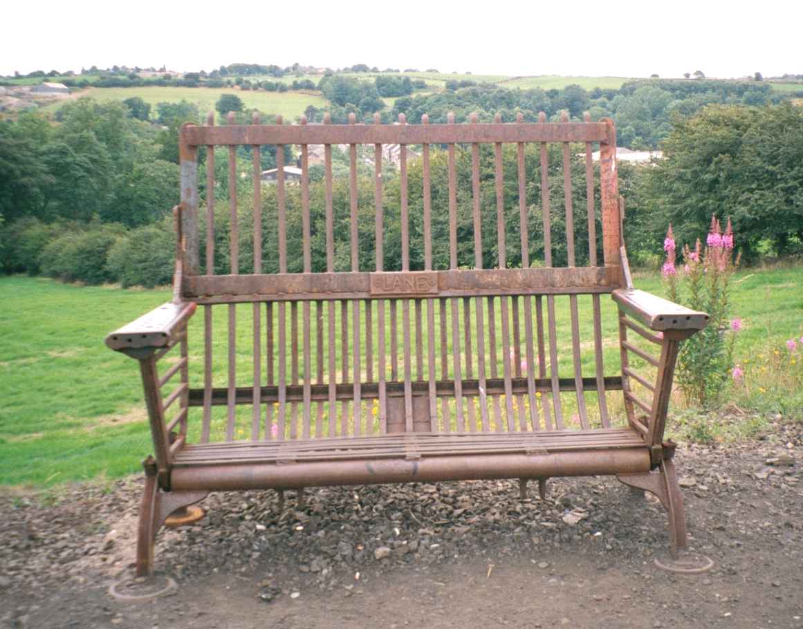 bench4.jpg (99089 bytes)